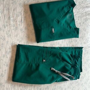 Small/XS Figs green scrub set